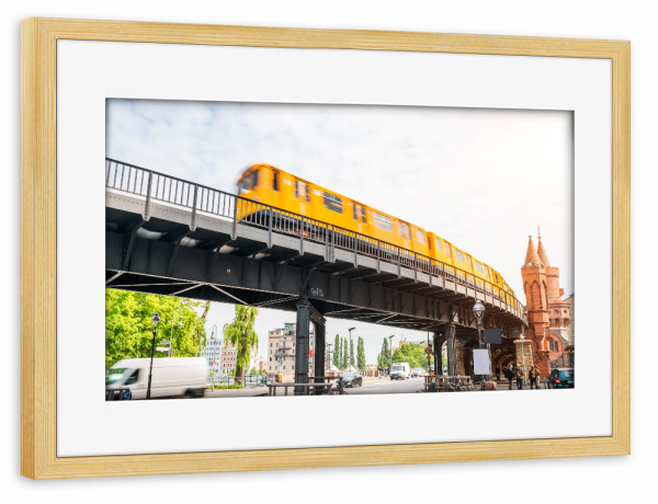 Poster mit Rahmen kiefer "Berlin U-Bahn" artboxONE - Städte - Berlin,S-bahn,U-bahn,Hauptstadt,Brücke