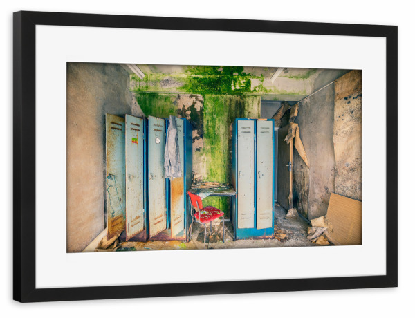 Poster mit Rahmen schwarz "Umkleideraum" artboxONE - Architektur,Stillleben