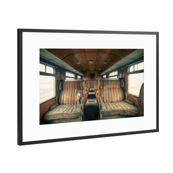 Poster mit Rahmen Schwarz (Metallic) "Holzklasse" artboxONE - Architektur,Stillleben