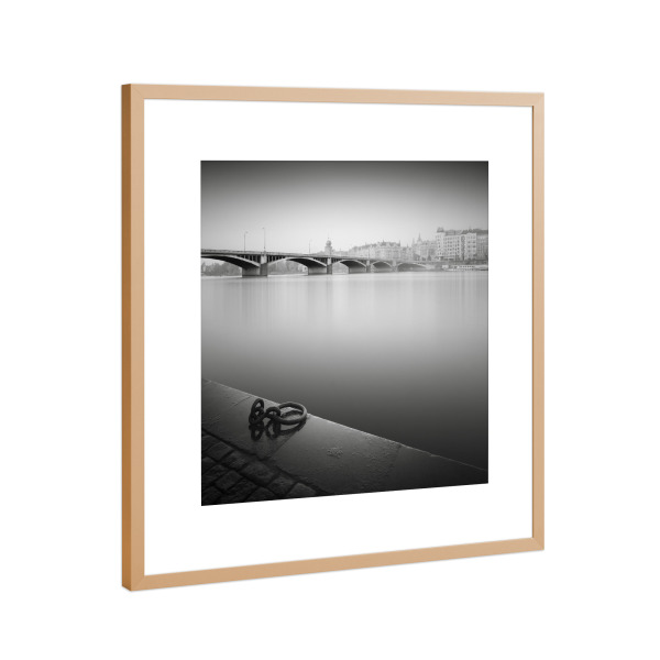 Poster mit Rahmen Kupfer "Vlatva River Prag" artboxONE - Städte,Reise,Schwarzweiß,Architektur,Stillleben,Fiktion