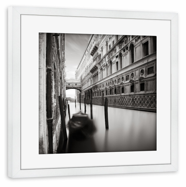 Poster mit Rahmen weiß "Ponte dei Sospiri Seufzerbrücke Venedig" artboxONE - Städte,Reise,Schwarzweiß,Architektur,Stillleben,Reise / Länder,Fiktion