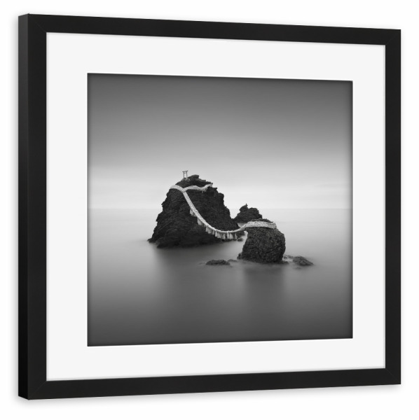 Poster mit Rahmen schwarz "Meoto Iwa Japan" artboxONE - Abstrakt,Schwarzweiß,Reise / Strand und Meer,Stillleben,Fiktion