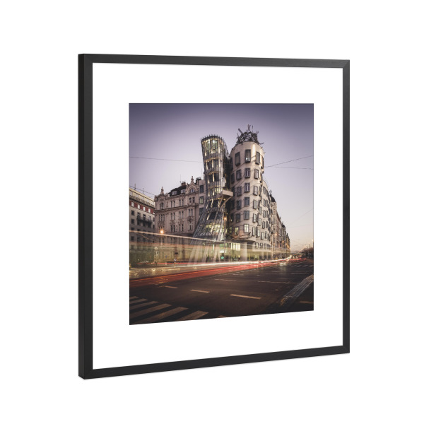 Poster mit Rahmen Schwarz (Metallic) "Tančící dům | Tanzendes Haus Prag" artboxONE - Städte,Architektur,Streetart,Reise / Länder,Fiktion