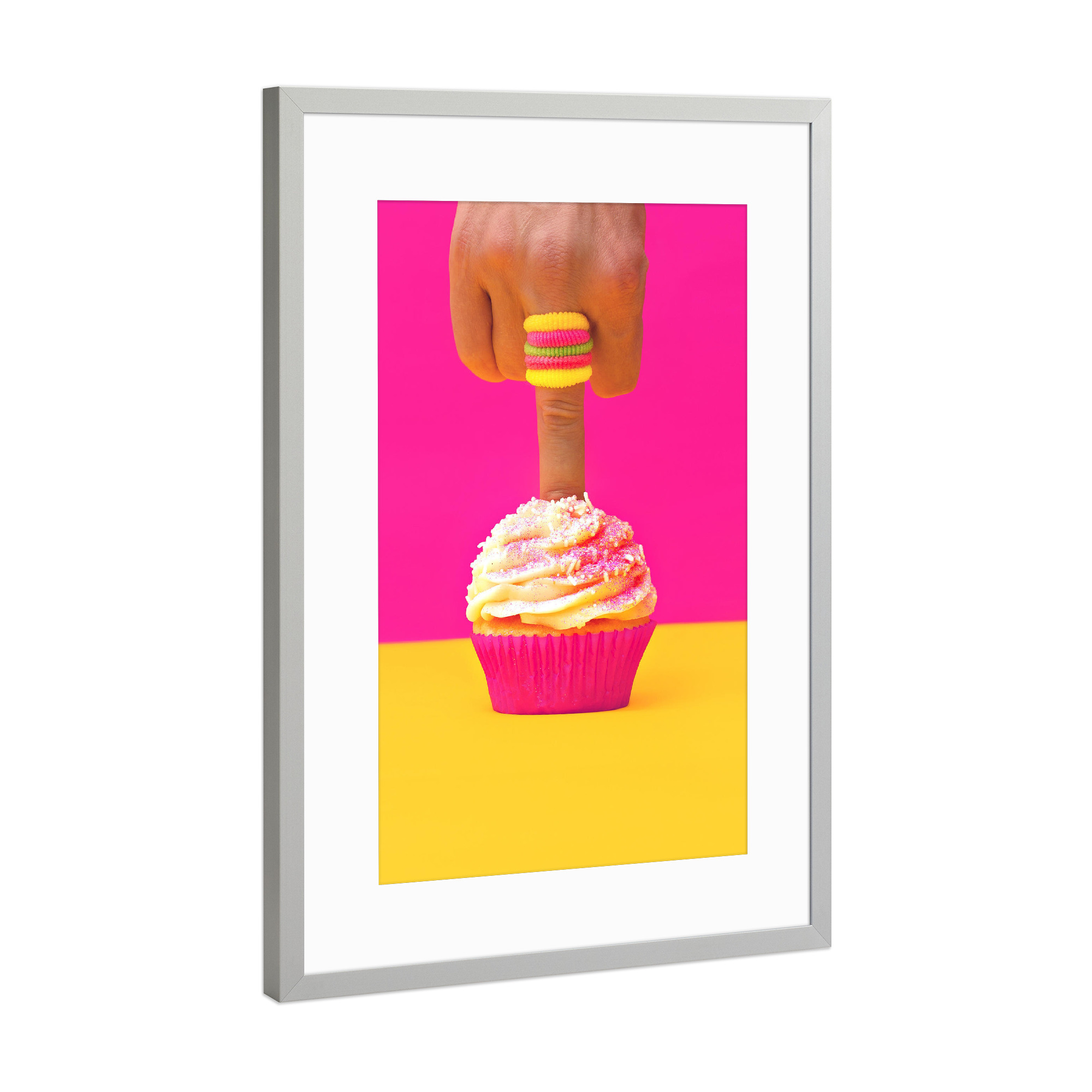 Poster mit Rahmen Silber "Fingercake" artboxONE - Essen & Trinken - Mittelfinger,Kleiner kuchen,Kuchen