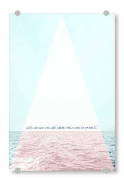 Acrylglasbild "Distance doesnt matter" artboxONE - Typografie - Typografie,Meer,Spruch,Wildheit,Beschriftung,Wasser,Liebe,Romanze,Liebe