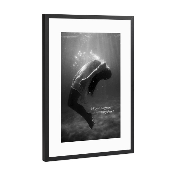 Poster mit Rahmen Schwarz (Metallic) "Chaos and Changes" artboxONE - Typografie,Schwarzweiß - Frau,Unterwasser,Motivation,Typo,Spruch,Zitat