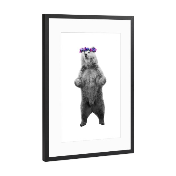 Poster mit Rahmen Schwarz (Metallic) "Dressy Bear" artboxONE - Floral,Tiere,Schwarzweiß - Tier,Bär,Bär,Tier,Montage,Blumenkranz,Blume,Blume,Blumen