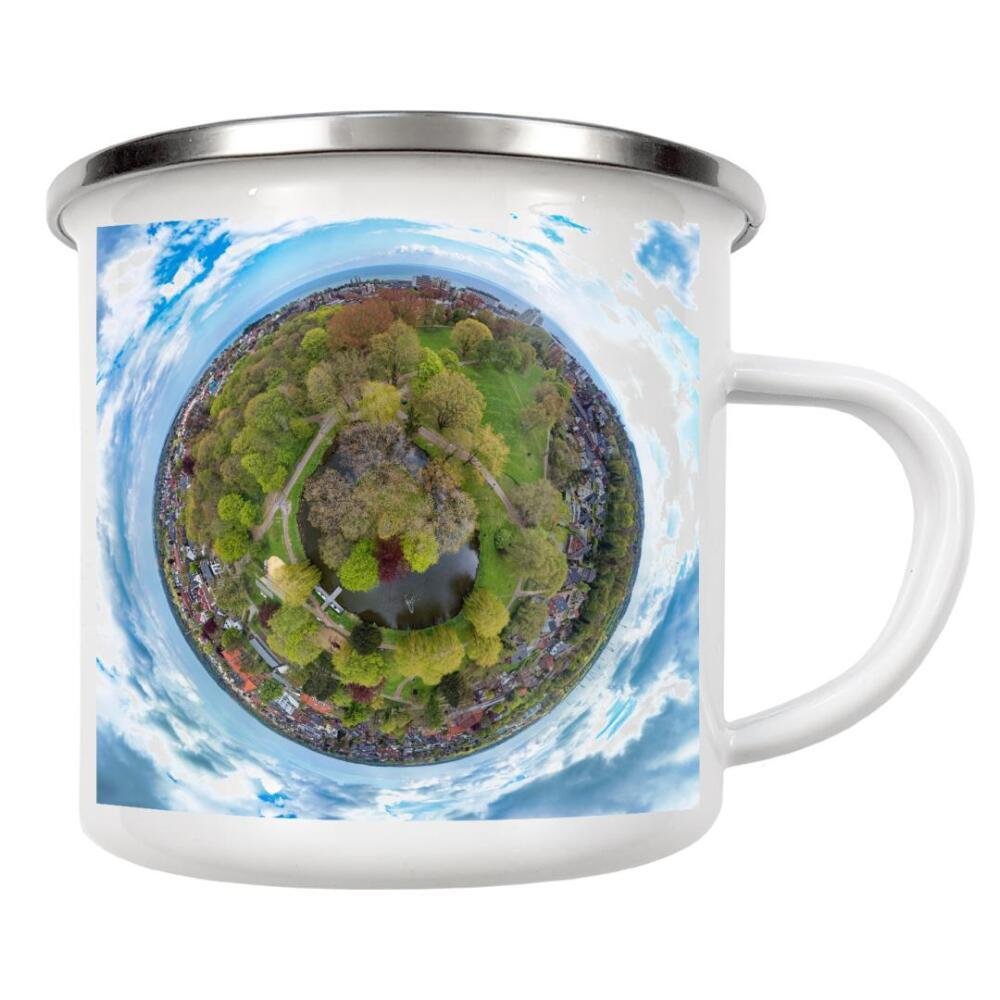 Emaille Tasse "Kurpark Grömitz - Planet" artboxONE - Städte,Natur,Reise,Reise / Strand und Meer,Städte / Weitere