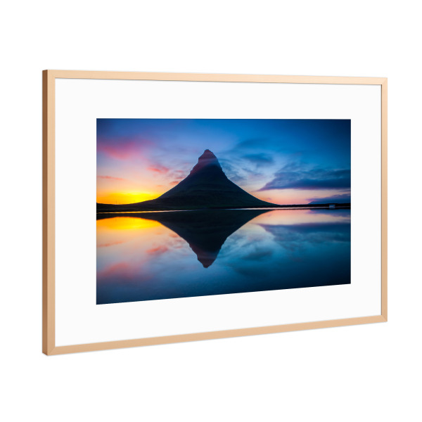 Poster mit Rahmen Kupfer "Welcome Night" artboxONE - Natur - Island,Kirkjufell,Grundarfjordur,Berg