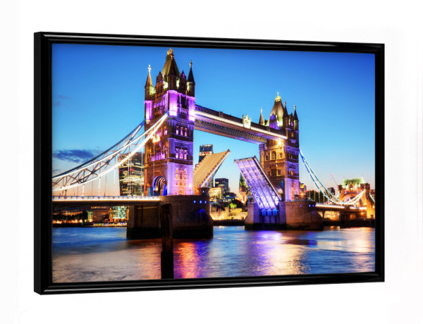 Poster mit schwarzem Rahmen "Tower Bridge in London, the UK. Night lights at late sunset" artboxONE - Städte,Städte / London,Reise