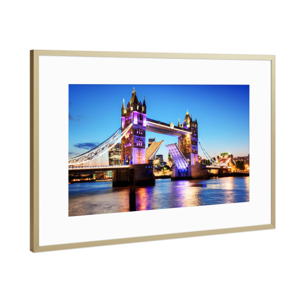 Poster mit Rahmen Gold "Tower Bridge in London, the UK. Night lights at late sunset" artboxONE - Städte,Städte / London,Reise