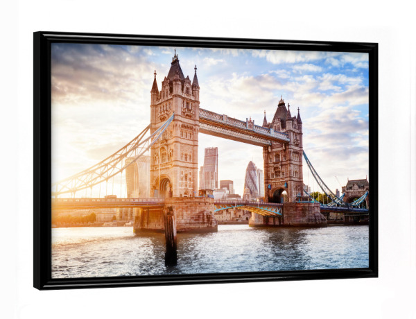 Poster mit schwarzem Rahmen "Tower Bridge in London, the UK at sunset. Drawbridge opening" artboxONE - Städte,Städte / London,Reise