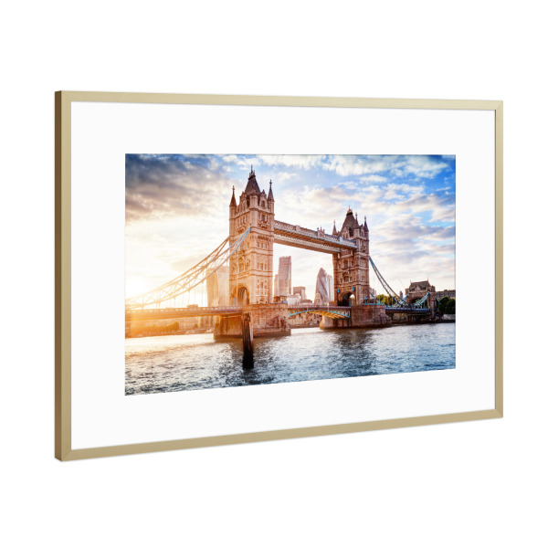 Poster mit Rahmen Gold "Tower Bridge in London, the UK at sunset. Drawbridge opening" artboxONE - Städte,Städte / London,Reise