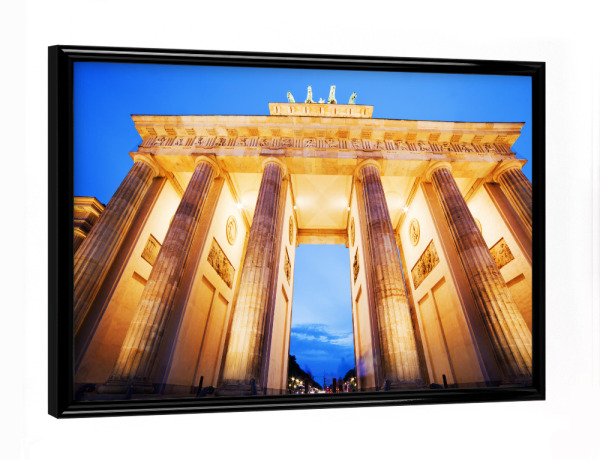 Poster mit schwarzem Rahmen "Brandenburg Gate, Berlin, Germany" artboxONE - Städte / Berlin