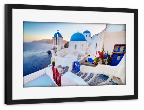 Poster mit Rahmen schwarz "Oia town on Santorini island, Greece at sunset. Rocks on Aegean" artboxONE - Reise