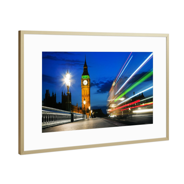 Poster mit Rahmen Gold "London, the UK. Red bus in motion and Big Ben at night" artboxONE - Städte / London