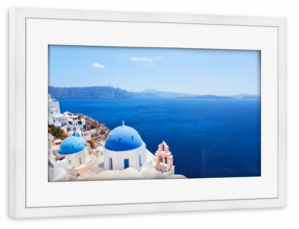 Poster mit Rahmen weiß "Oia town on Santorini island, Greece. Caldera on Aegean sea" artboxONE - Reise
