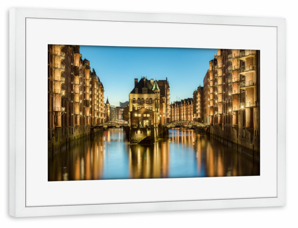 Poster mit Rahmen weiß "Wasserschloss Hamburg" artboxONE - Städte / Hamburg,Reise,Architektur