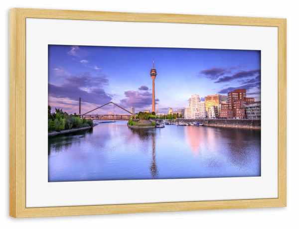 Poster mit Rahmen kiefer "Düsseldorfer Rheinturm II" artboxONE - Städte,Architektur,Städte / Düsseldorf