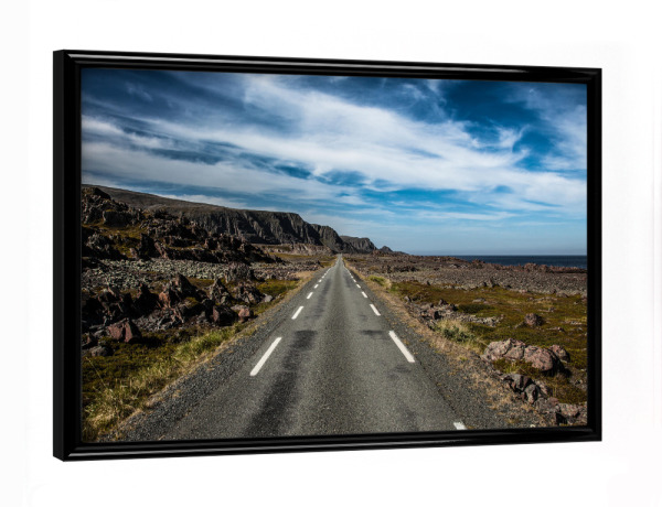 Poster mit schwarzem Rahmen "Road Trip" artboxONE - Natur,Reise,Reise / Länder - Straße,Reise,Landschaft,Wolken,Himmel,Meer,Felsküste,Küste,Norwegen