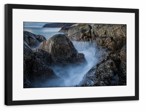 Poster mit Rahmen schwarz "Fjordküste III" artboxONE - Natur