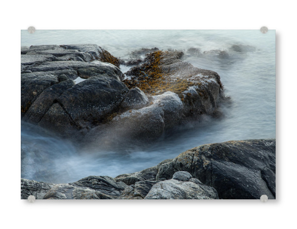Acrylglasbild "Fjordküste I" artboxONE - Natur - Meer,Fjord,Wasser,Fels,Stein,Küste,Seepocken,Langzeitbelichtung,Fließen,Wellen,Norwegen