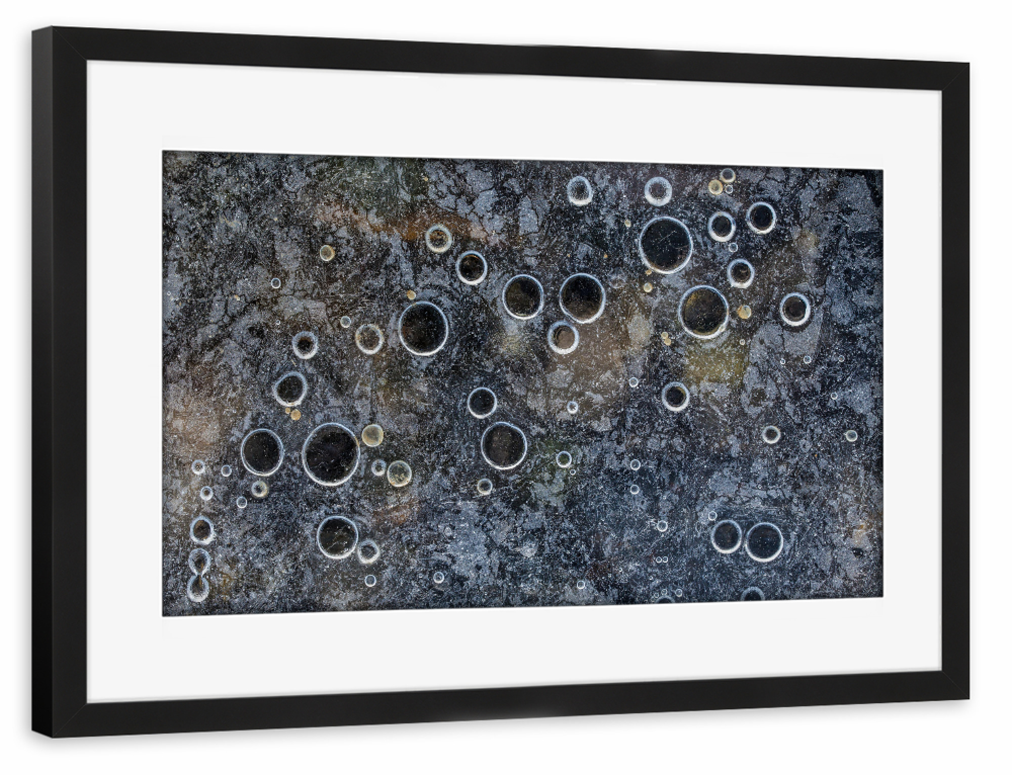 Poster mit Rahmen schwarz "Eiskunst V" artboxONE - Natur,Abstrakt - Eis,Eiskunst,Eisformation,Luftblasen,Zugefroren,Frost,Frostig,Winter,Norwegen
