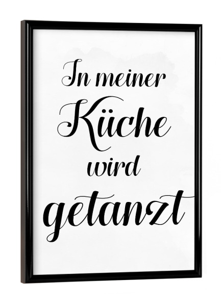 Poster mit schwarzem Rahmen "In meiner Küche wird getanzt" artboxONE - Typografie,Schwarzweiß