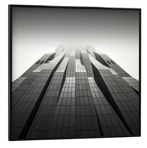 Poster mit schwarzem Rahmen 30x30 cm "DC Tower Wien" artboxONE - Städte,Schwarzweiß,Architektur,Geometrie,Städte / Wien