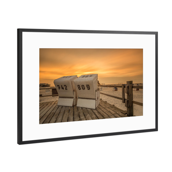 Poster mit Rahmen Schwarz (Metallic) "Strandkorb Nordsee Sonnenuntergang 2" artboxONE - Natur,Reise,Reise / Strand und Meer