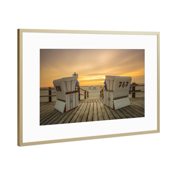 Poster mit Rahmen Gold "Strandkorb Nordsee Sonnenuntergang" artboxONE - Natur,Reise,Reise / Strand und Meer