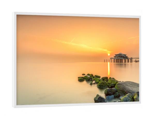 Poster mit weißem Rahmen "Wolkenlos Timmendorfer Strand" artboxONE - Natur,Reise,Reise / Strand und Meer