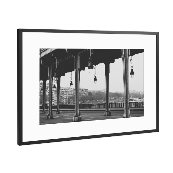Poster mit Rahmen Schwarz (Metallic) "PONT DE BIR-HAKEIM PARIS" artboxONE - Städte,Reise,Schwarzweiß,Städte / Paris,Liebe,Reise / Länder