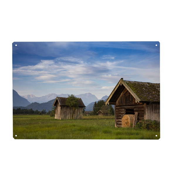 Metall Poster "Murnauer Moos" artboxONE - Natur - Bayern,Alpen,Berge,Murnauer moos,Zugspitze,Wiese,Idylle,Hütten,Himmel,Gras,Holz - Blechschild