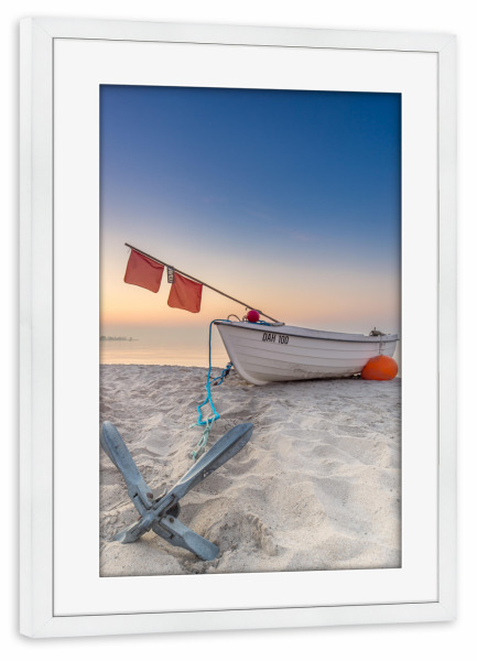 Poster mit Rahmen weiß "Fischerboot an der Ostsee" artboxONE - Natur,Reise,Reise / Strand und Meer