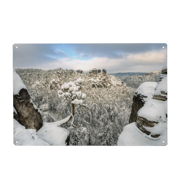 Metall Poster "Basteikiefer in der Sächsischen Schweiz im Winter" artboxONE - Natur,Reise