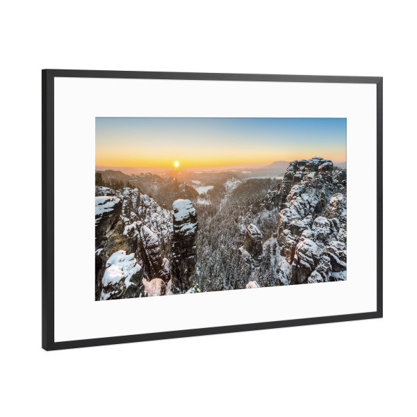 Poster mit Rahmen Schwarz (Metallic) "Wintertraum Sächsische Schweiz" artboxONE - Natur,Reise