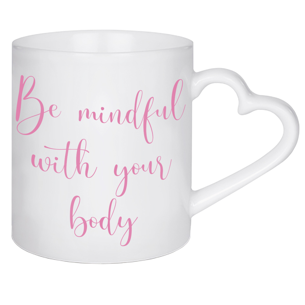 Herztasse "Be mindful with your body" artboxONE - Typografie,Menschen - Mindful,Achtsam,Pink,Typo,Typografie,Minimalismus,Körper,Geist