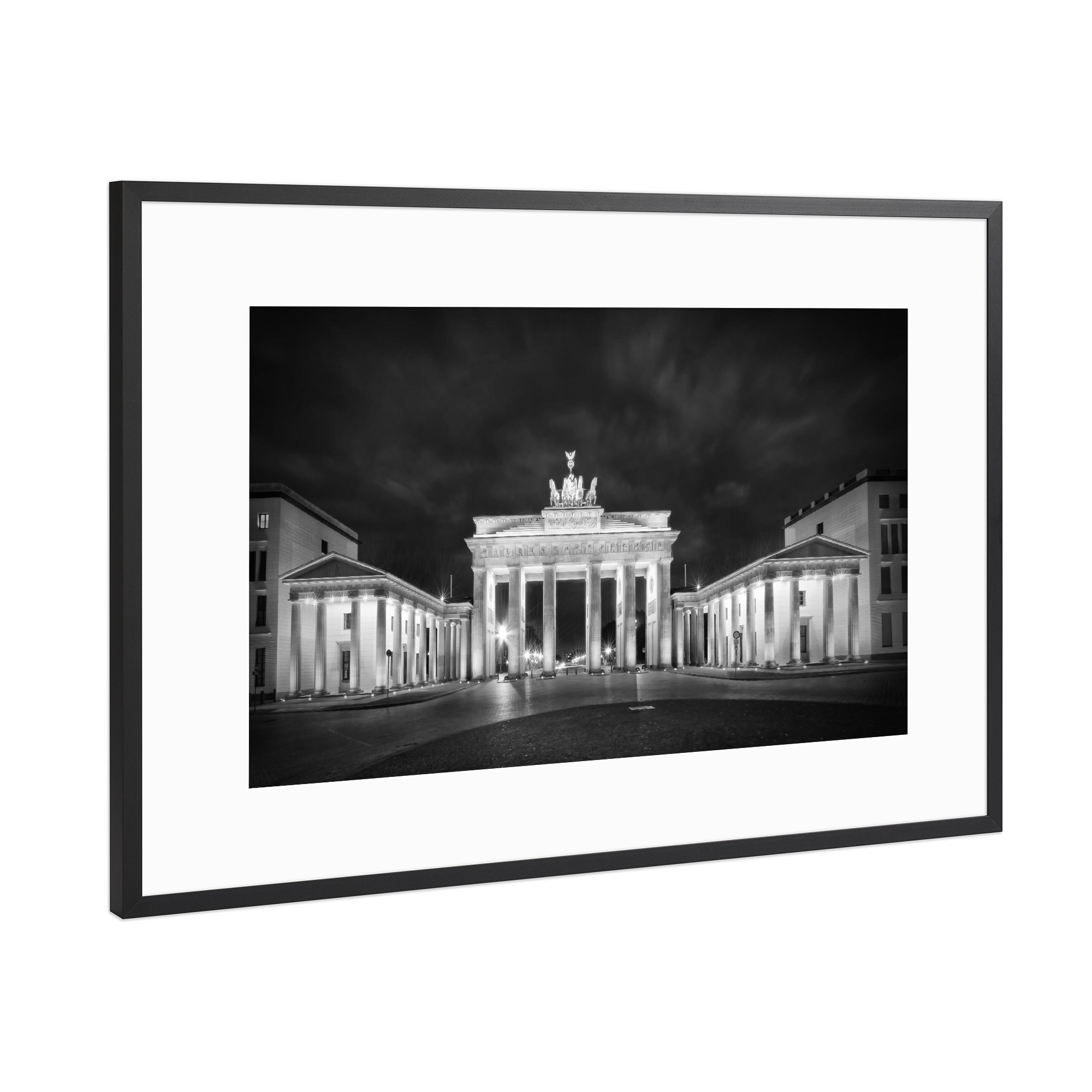 Poster mit Rahmen Schwarz (Metallic) "BERLIN Brandenburger Tor | Monochrom" artboxONE - Städte / Berlin,Reise,Schwarzweiß,Architektur