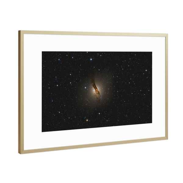 Poster mit Rahmen Gold "Centaurus A (NGC 5128)" artboxONE - Natur,Galaxy