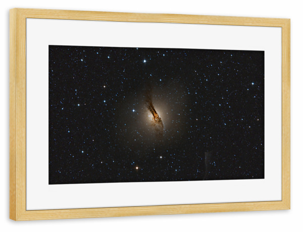 Poster mit Rahmen kiefer "Centaurus A (NGC 5128)" artboxONE - Natur,Galaxy