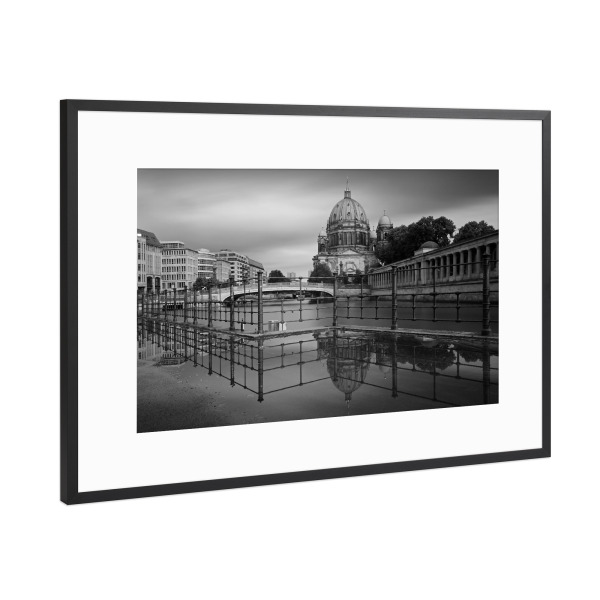Poster mit Rahmen Schwarz (Metallic) "Berliner Dom 3" artboxONE - Städte / Berlin,Schwarzweiß,Architektur