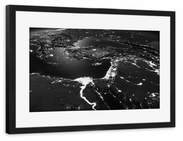 Poster mit Rahmen schwarz "Middle East From Space" artboxONE - Städte,Reise,Schwarzweiß,Reise / Afrika,Städte / Weitere