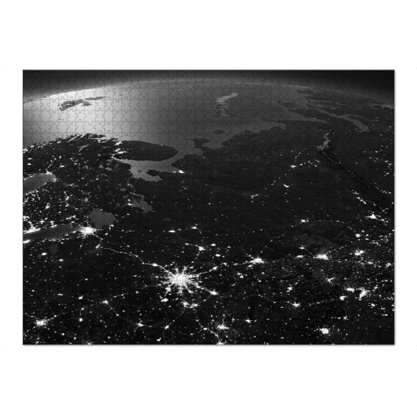 Puzzle Ravensburger "Eastern Europe Night View From Space 2" artboxONE - Schwarzweiß,Galaxy