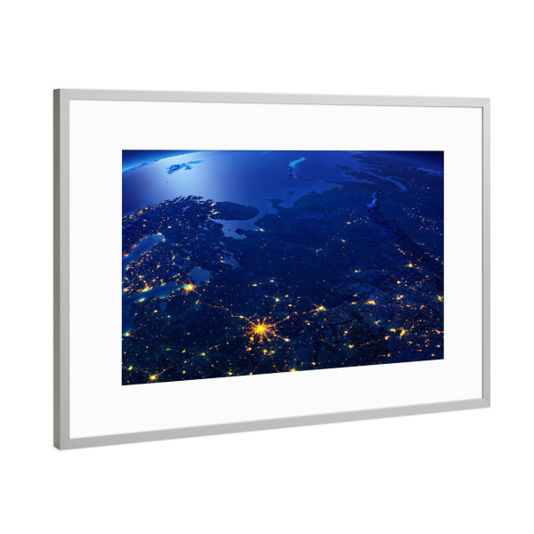 Poster mit Rahmen Silber "Eastern Europe Night View From Space" artboxONE - Galaxy - Galaxie,Galaxy,Europe,Night,Weltraum,Space,Raumstation,Nasa