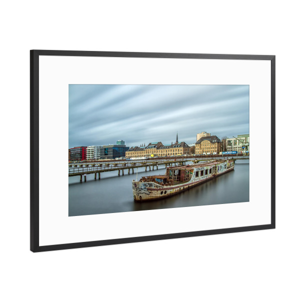 Poster mit Rahmen Schwarz (Metallic) "Berlin Osthafen 4" artboxONE - Städte / Berlin