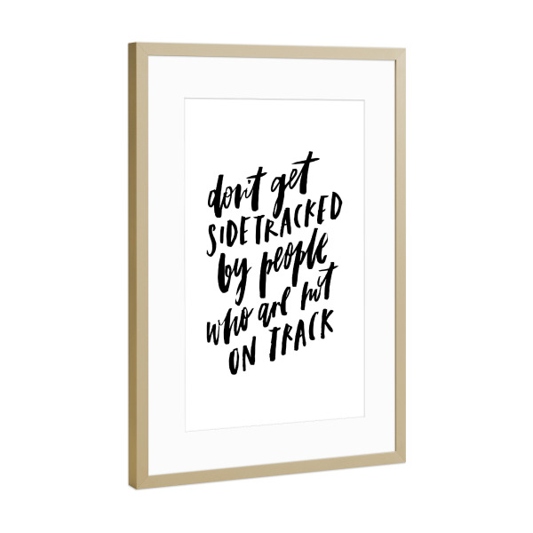 Poster mit Rahmen Gold "Don't Get Sidetracked By People Who Are Not On Track" artboxONE - Typografie,Schwarzweiß,Sport