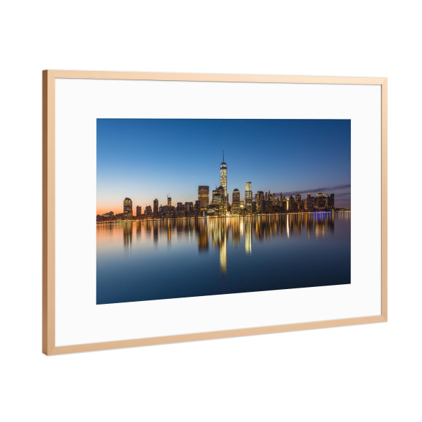 Poster mit Rahmen Kupfer "New York Skyline vor Sonnenaufgang" artboxONE - Städte / New York