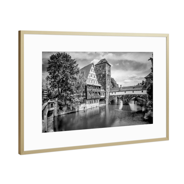 Poster mit Rahmen Gold "NÜRNBERG Blick von der Maxbrücke zum Henkersteg" artboxONE - Städte,Schwarzweiß,Städte / Weitere