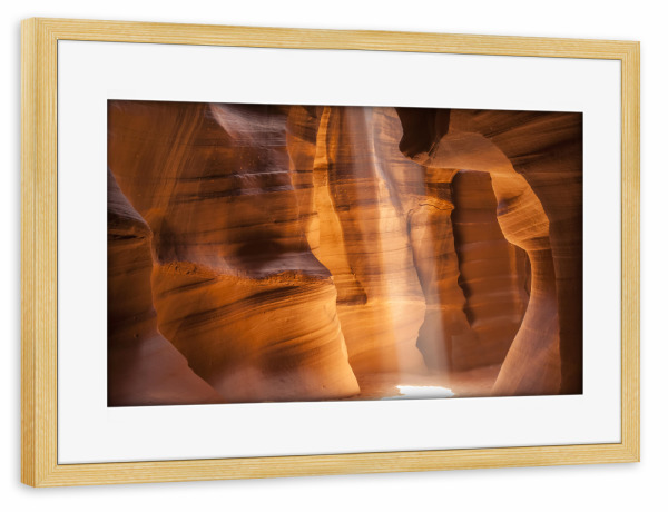 Poster mit Rahmen kiefer "ANTELOPE CANYON Faszinierende Lichtsäule" artboxONE - Natur,Reise,Reise / Länder